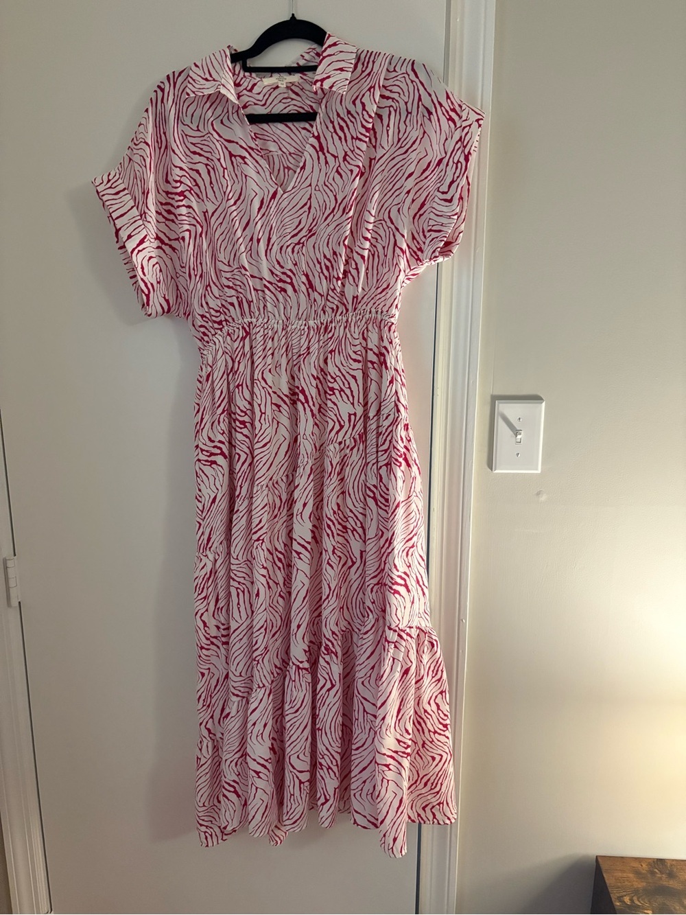 entro Pink Zebra-Print Midi Dress with V-Neck - Picture 2 of 4